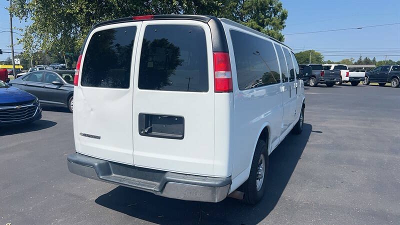 Used 2018 Chevrolet Express 3500 LT w/ LT Preferred Equipment Group RWD image 8