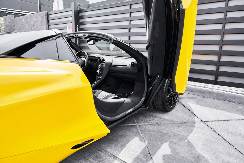 Used 2021 McLaren 720S Luxury RWD image 26