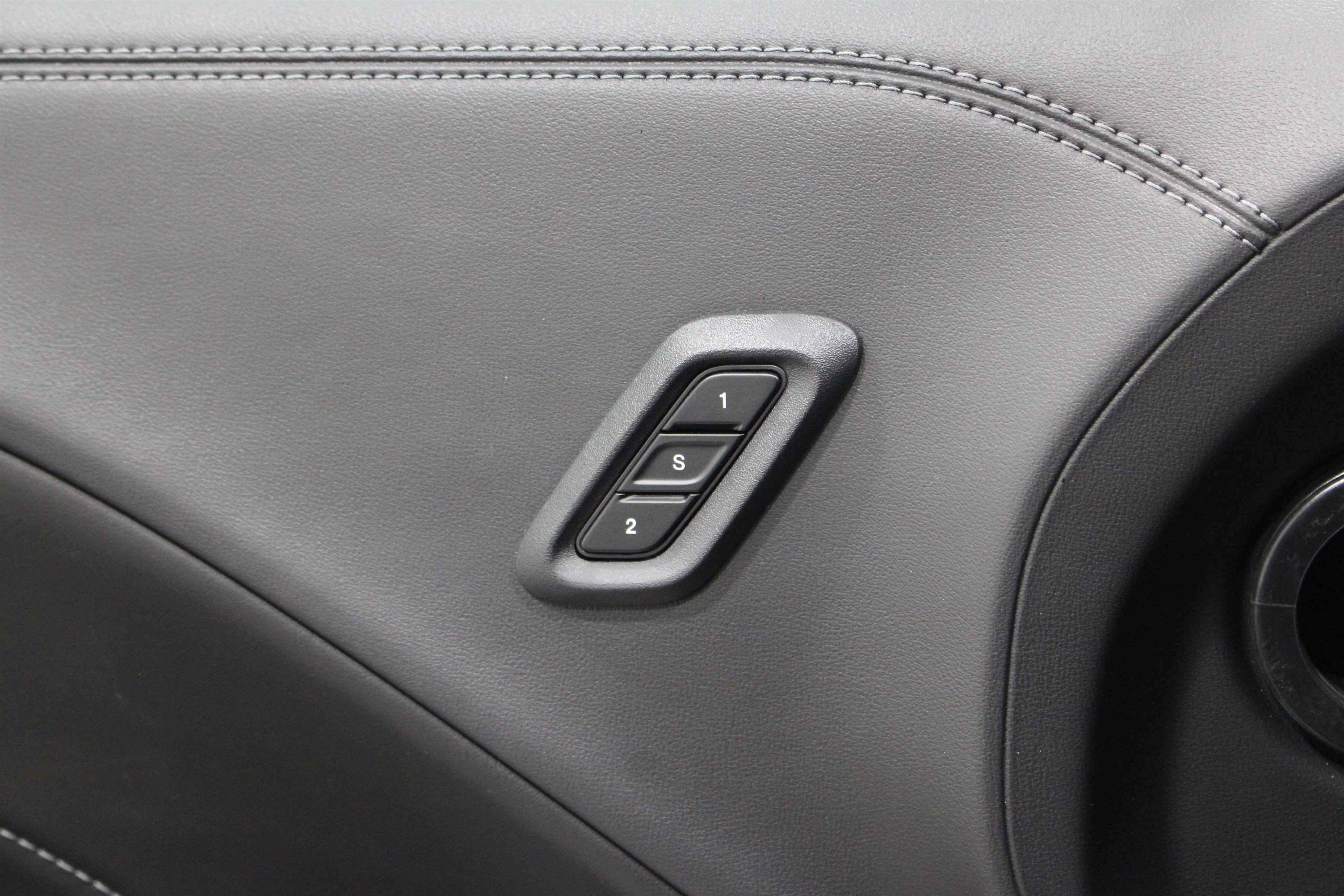 Used 2023 Dodge Challenger SXT w/ Plus Package image 8