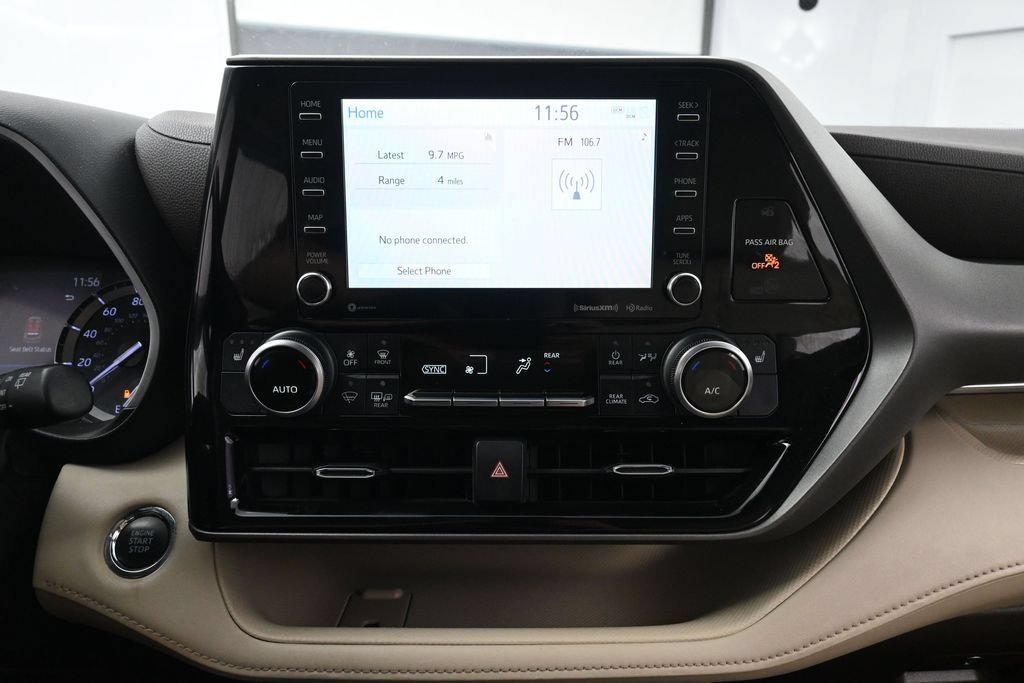 Used 2022 Toyota Highlander XLE AWD/4WD image 32