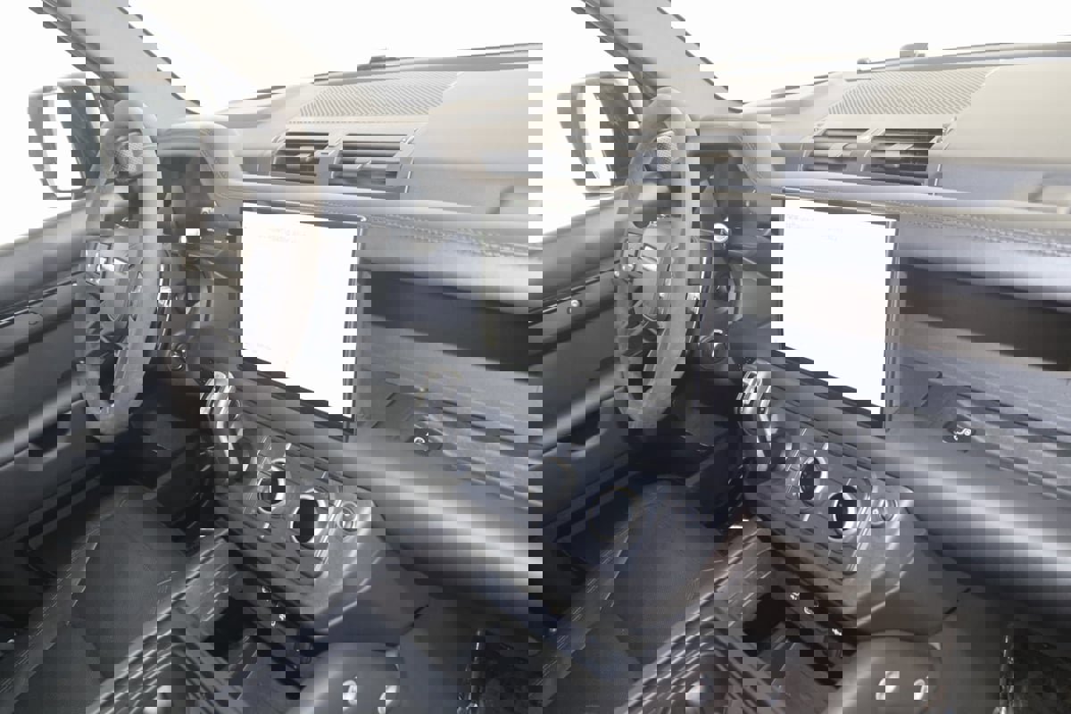 Used 2023 Land Rover Defender 110 V8 image 40