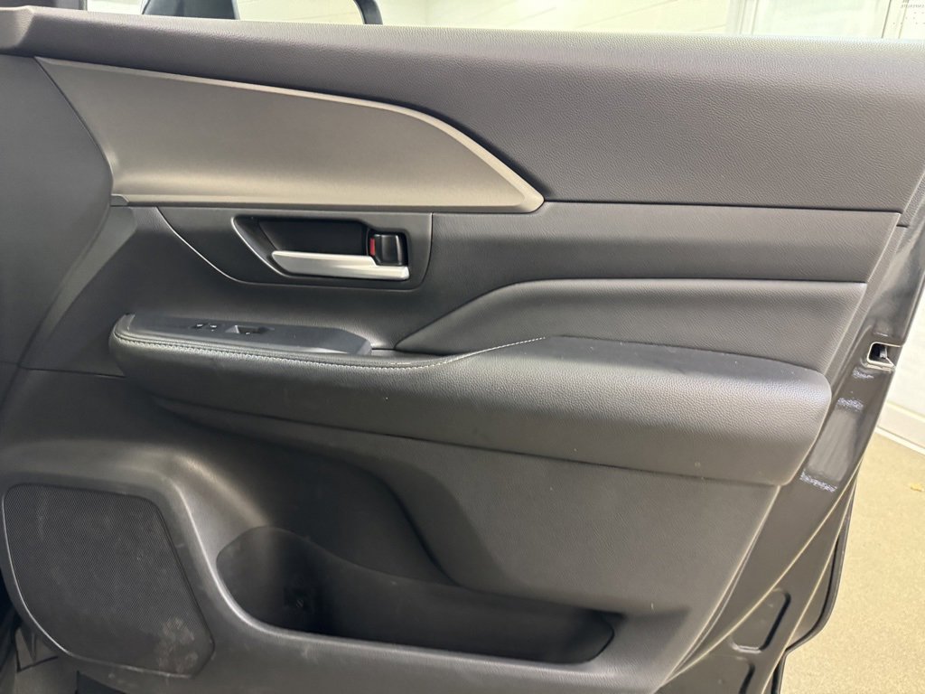 Used 2024 Toyota Grand Highlander XLE image 28
