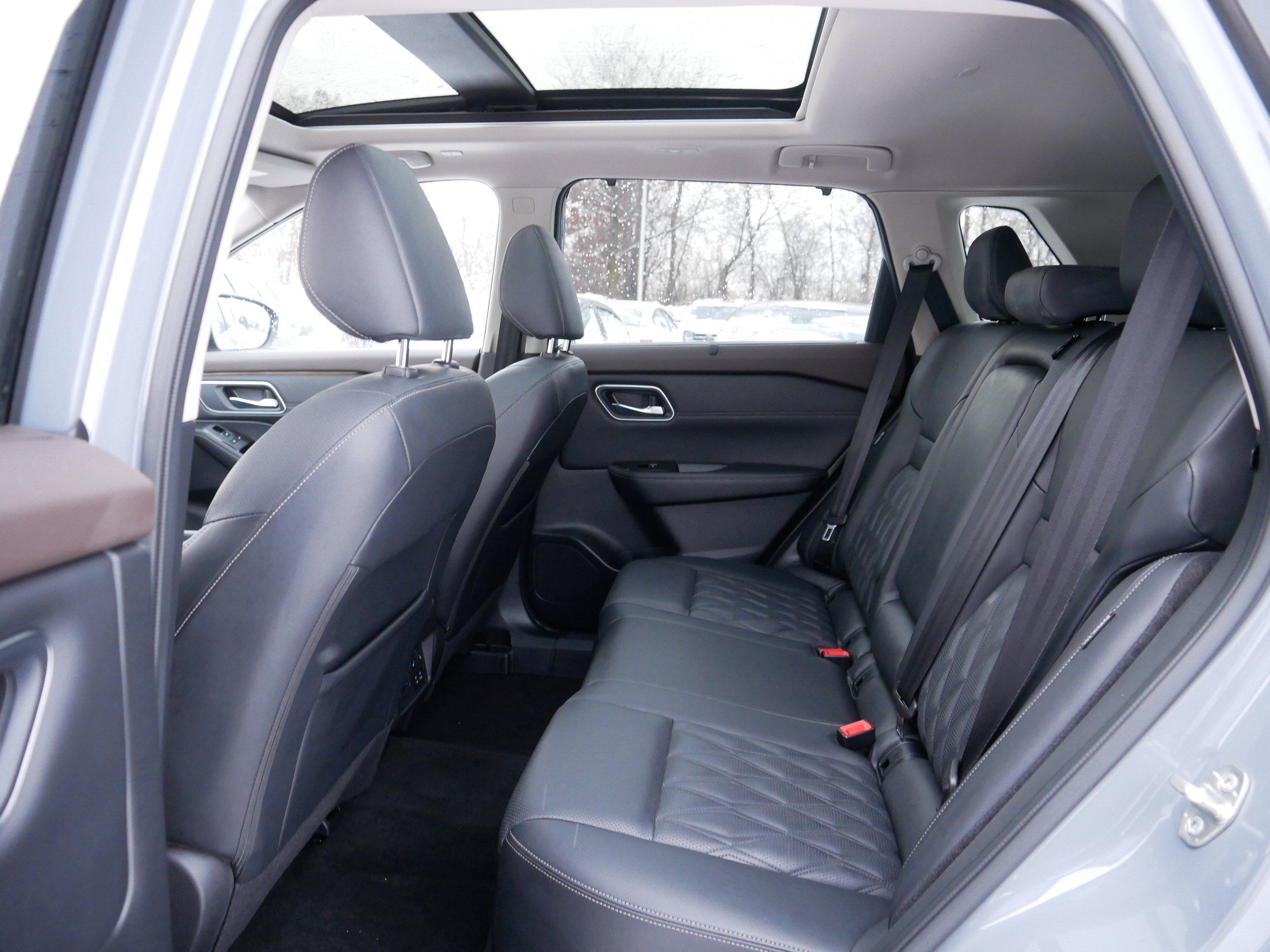 Certified 2022 Nissan Rogue Platinum w/ Head-Up Display Package image 34