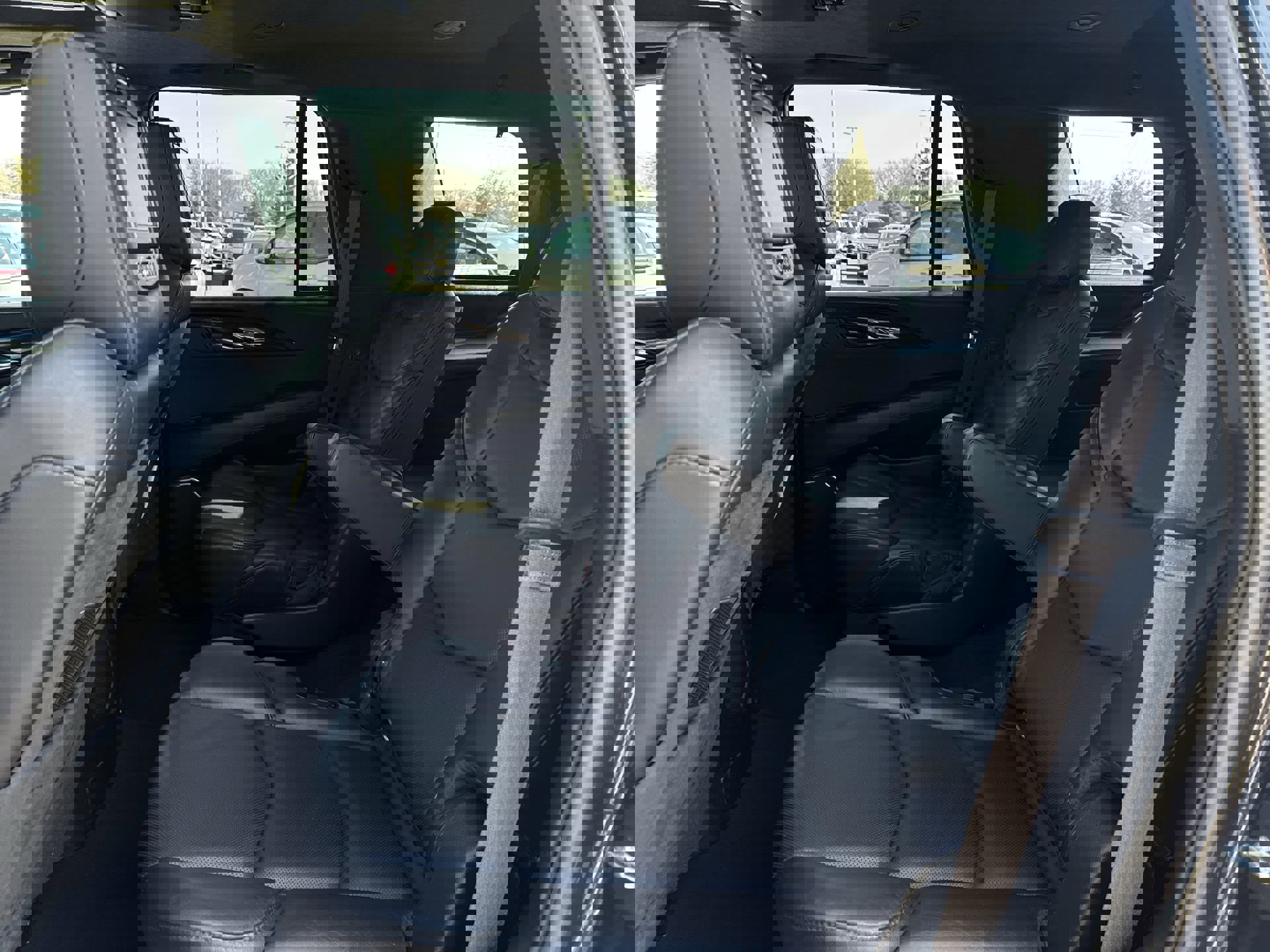 Used 2017 Cadillac Escalade Platinum image 26