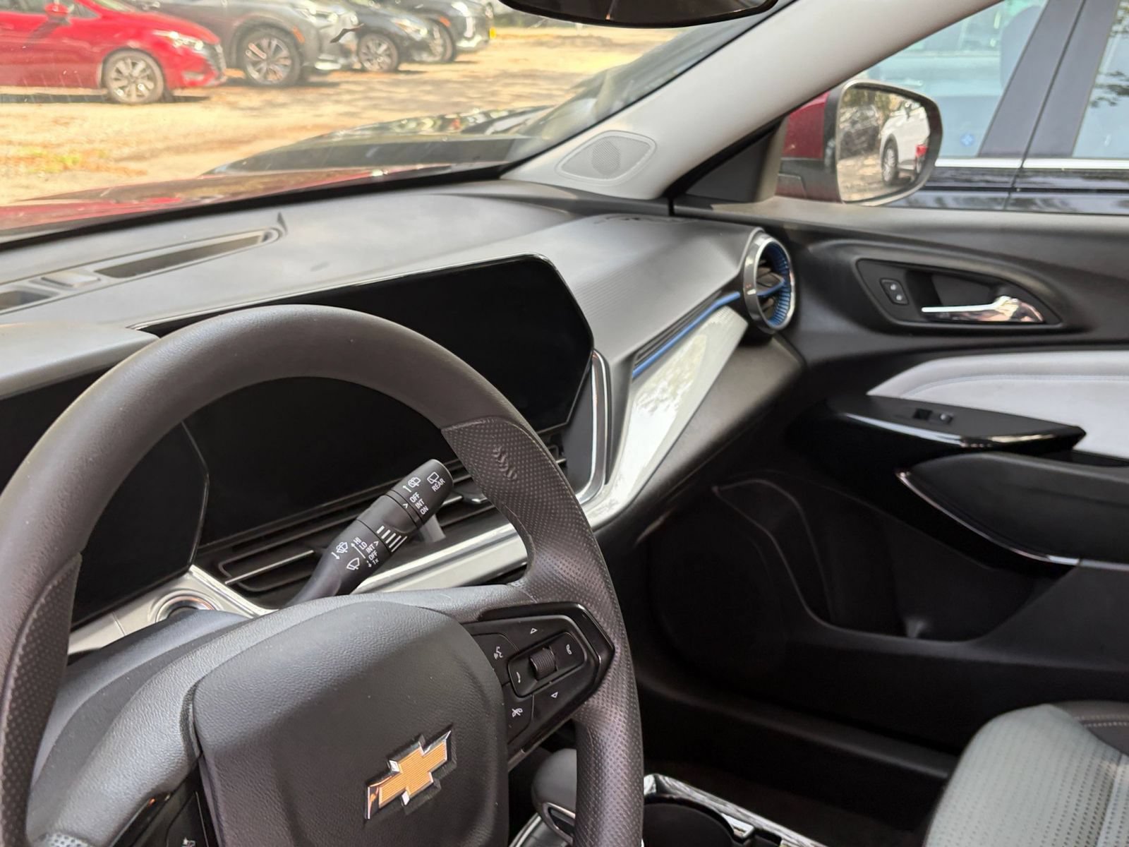 Used 2025 Chevrolet Trax LT FWD image 34