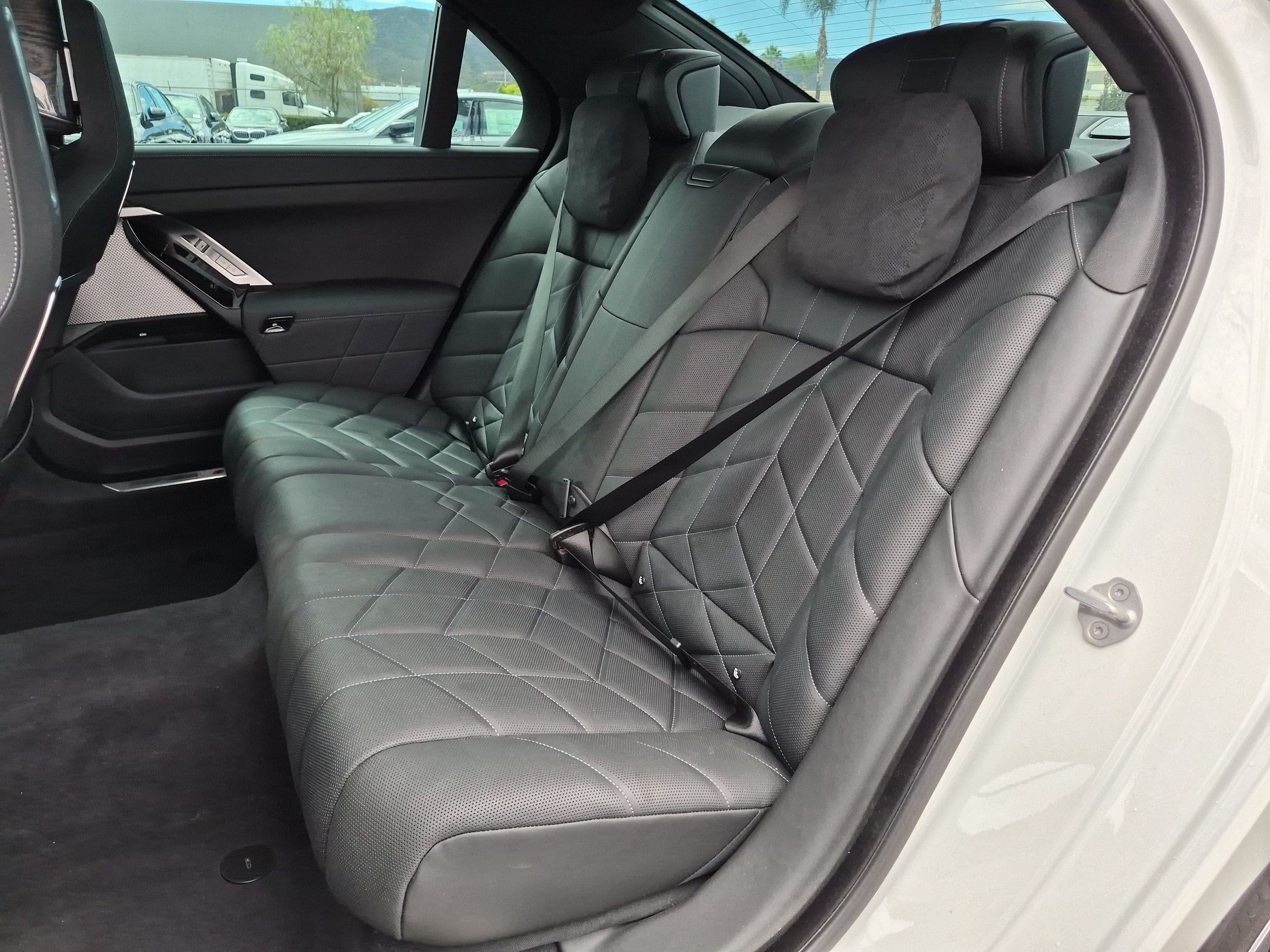 Certified 2024 BMW i7 eDrive50 w/ M Sport Package RWD image 31