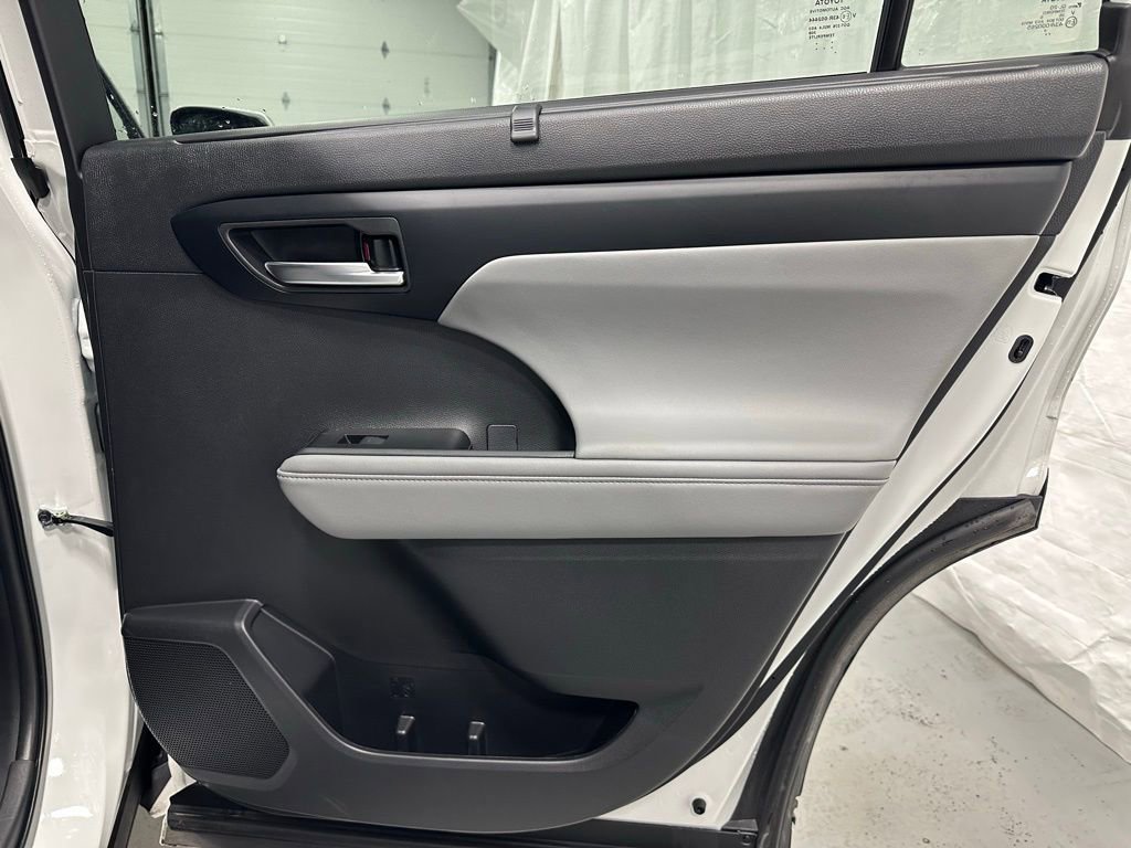 Used 2025 Toyota Highlander XLE image 55