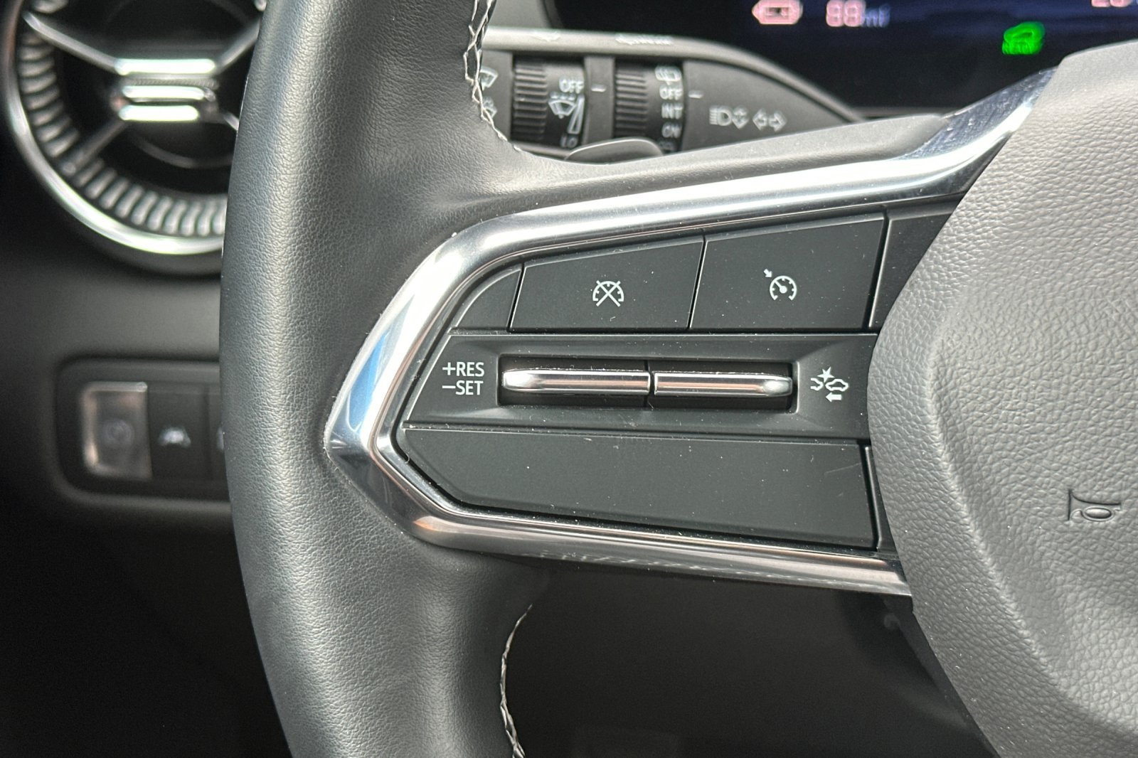 Used 2024 Chevrolet Blazer EV LT AWD/4WD image 35