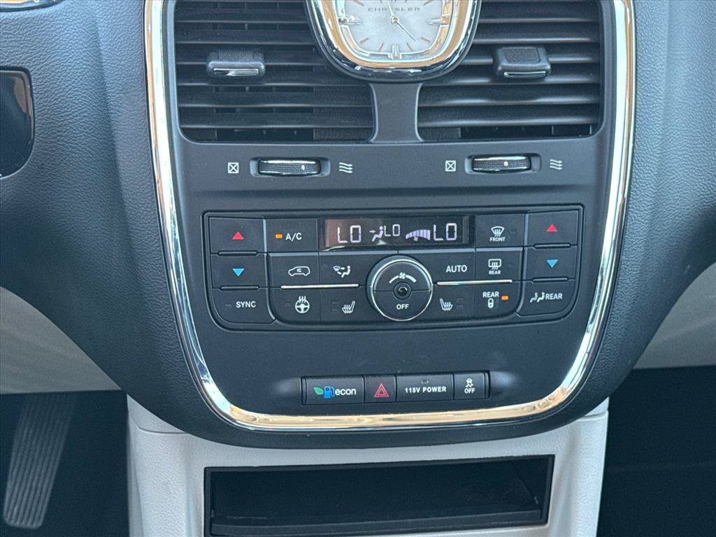 Used 2014 Chrysler Town & Country Touring-L FWD image 18