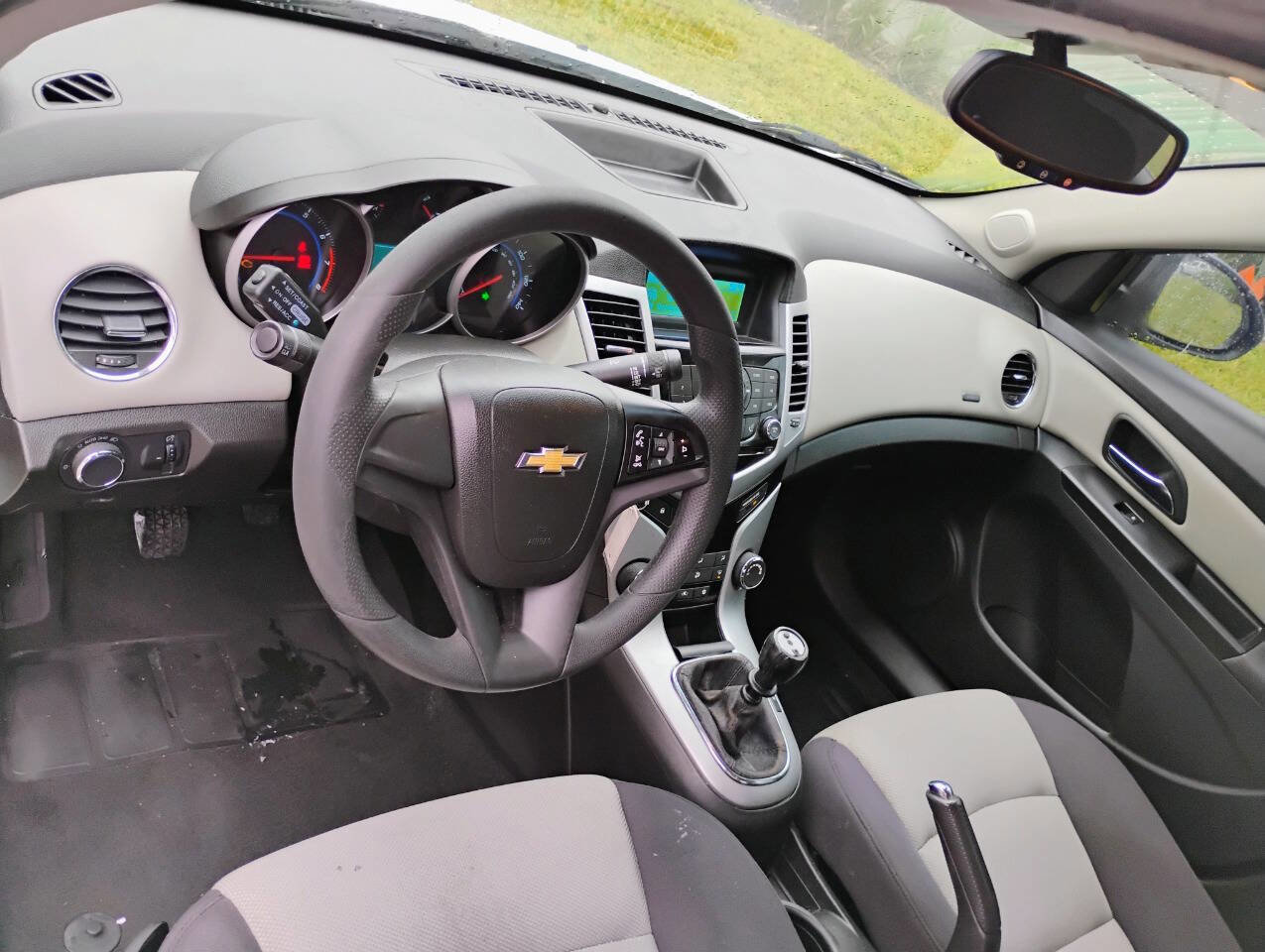 Used 2014 Chevrolet Cruze LS image 9