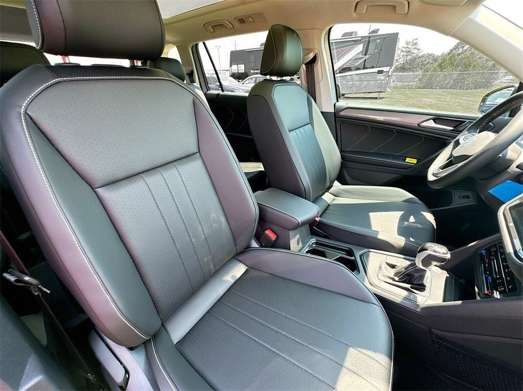 Used 2024 Volkswagen Tiguan SE FWD image 32