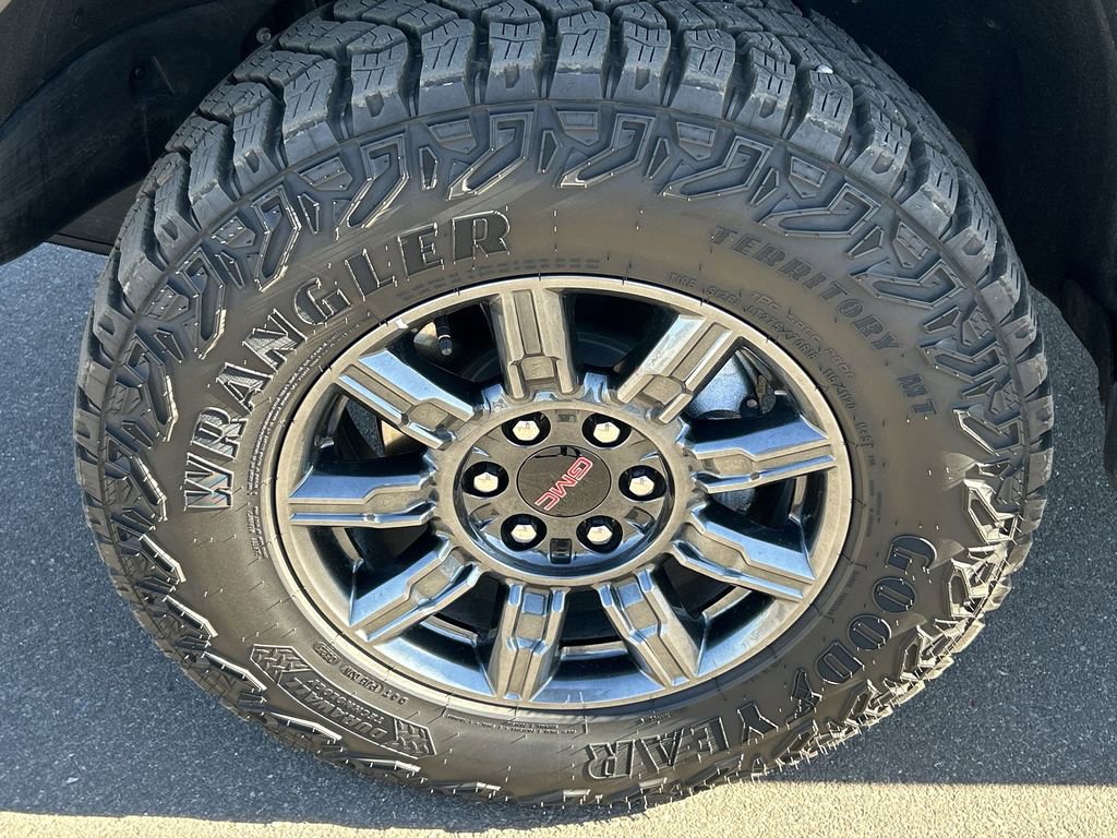 Used 2025 GMC Sierra 1500 AT4X image 33