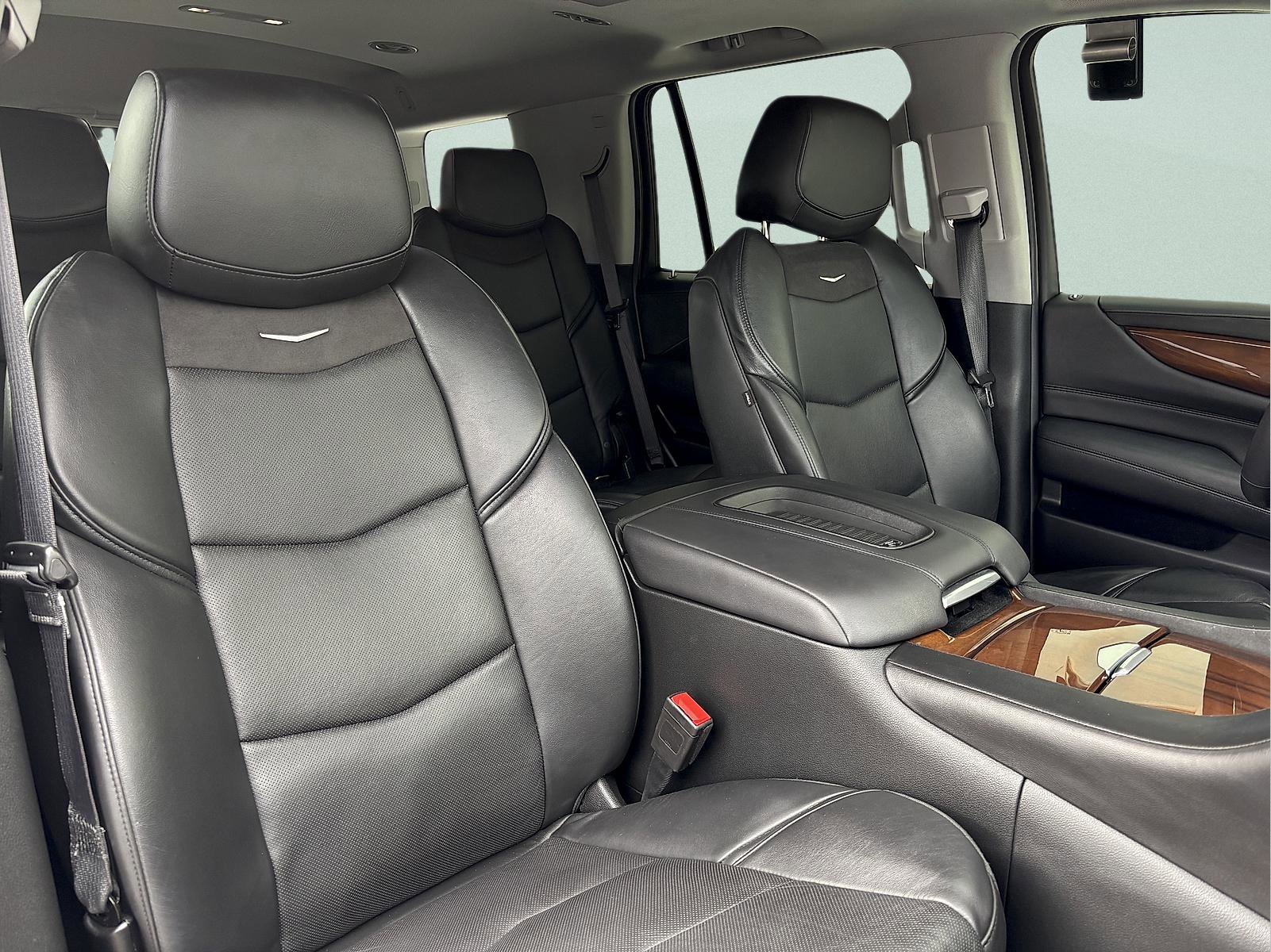 Used 2020 Cadillac Escalade Luxury image 40