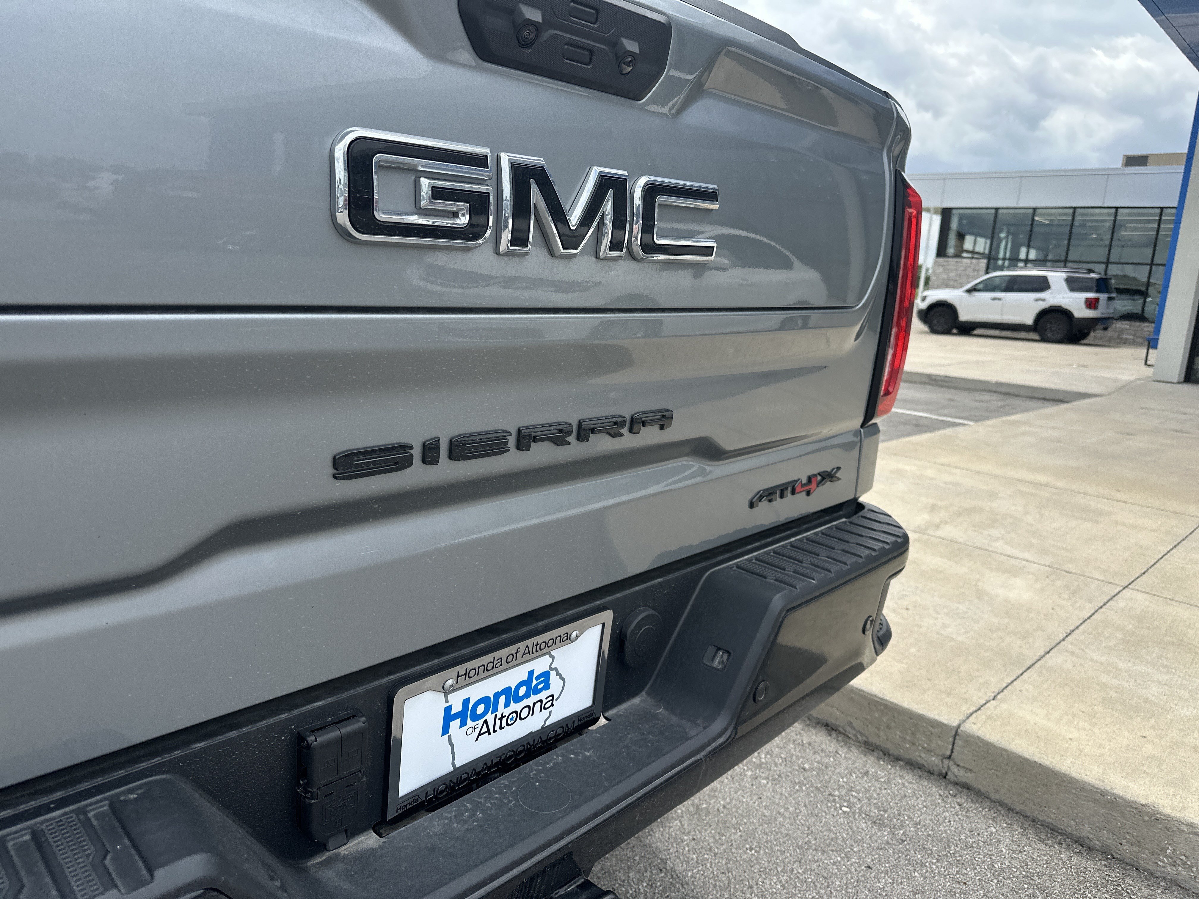 Used 2026 GMC Sierra 1500 AT4X w/ LPO, Black Badging Package AWD/4WD image 14