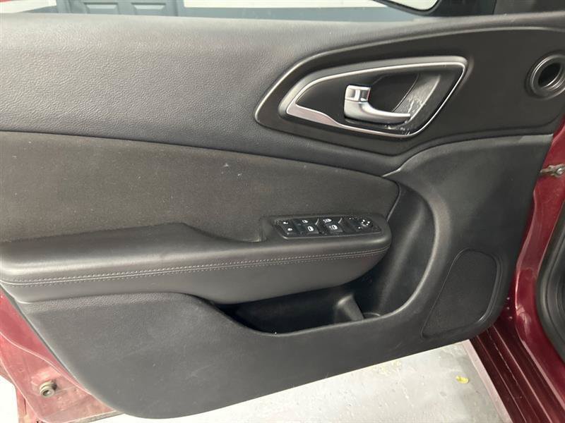 Used 2015 Chrysler 200 Limited w/ Convenience Group FWD image 11