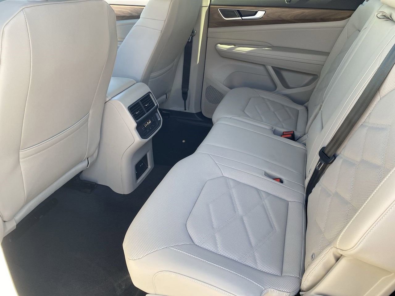 New 2026 Volkswagen Atlas SE image 13