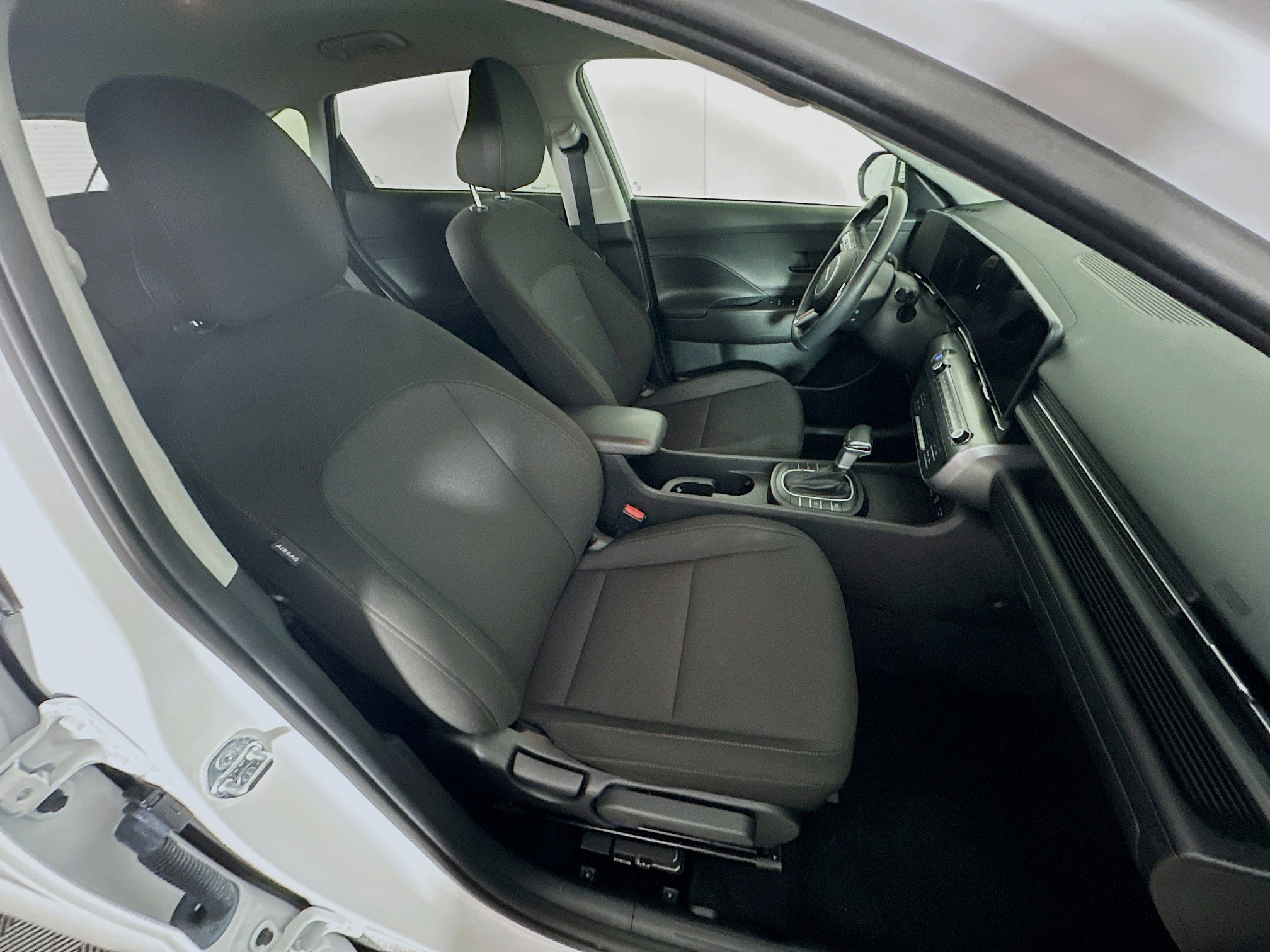 Used 2025 Hyundai Kona SEL FWD image 31