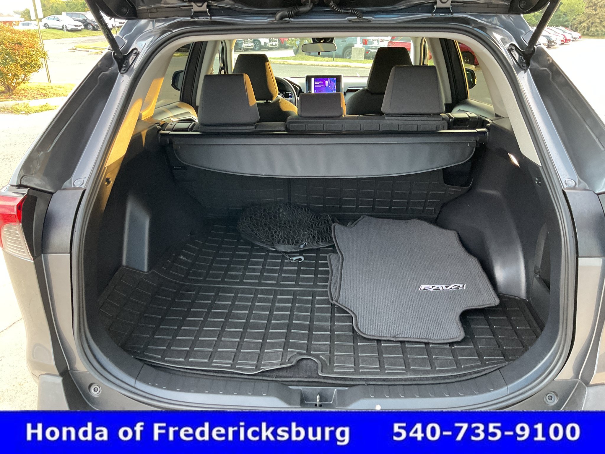 Used 2024 Toyota RAV4 XLE AWD/4WD image 18