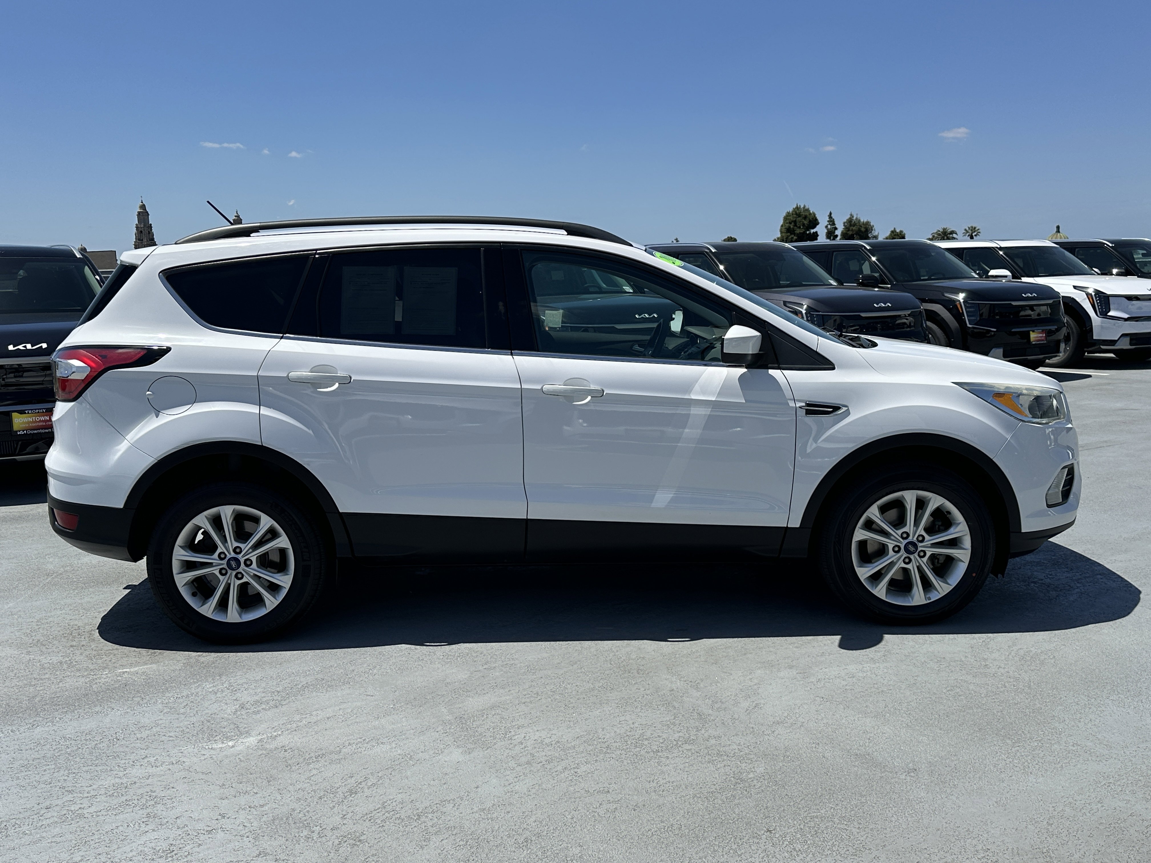 Used 2018 Ford Escape SE FWD image 9