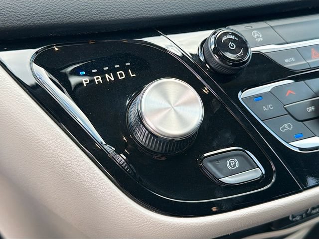 Used 2023 Chrysler Voyager LX FWD image 17