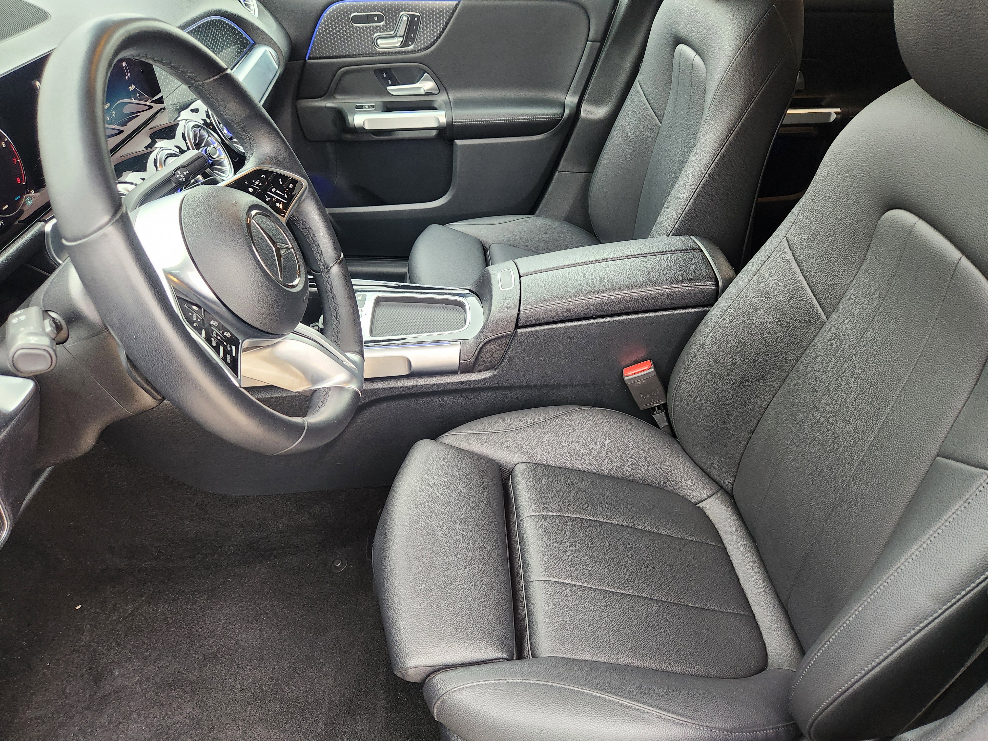 Used 2024 Mercedes-Benz GLB 250 4MATIC image 13