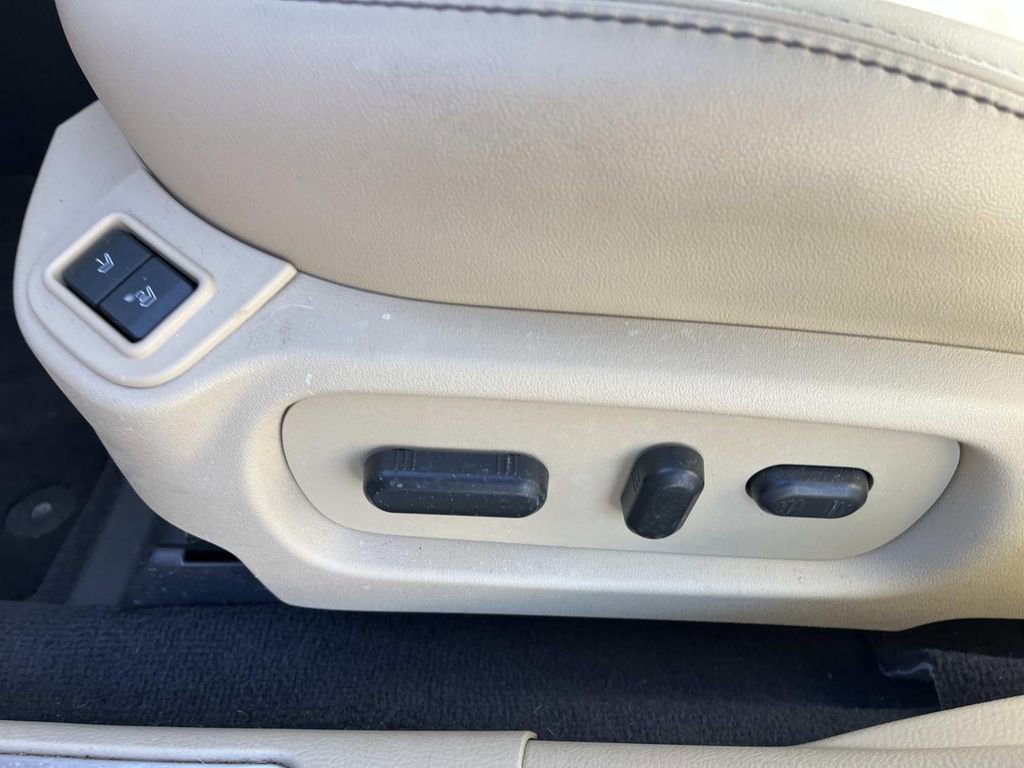 Used 2019 Ford Taurus Limited image 28