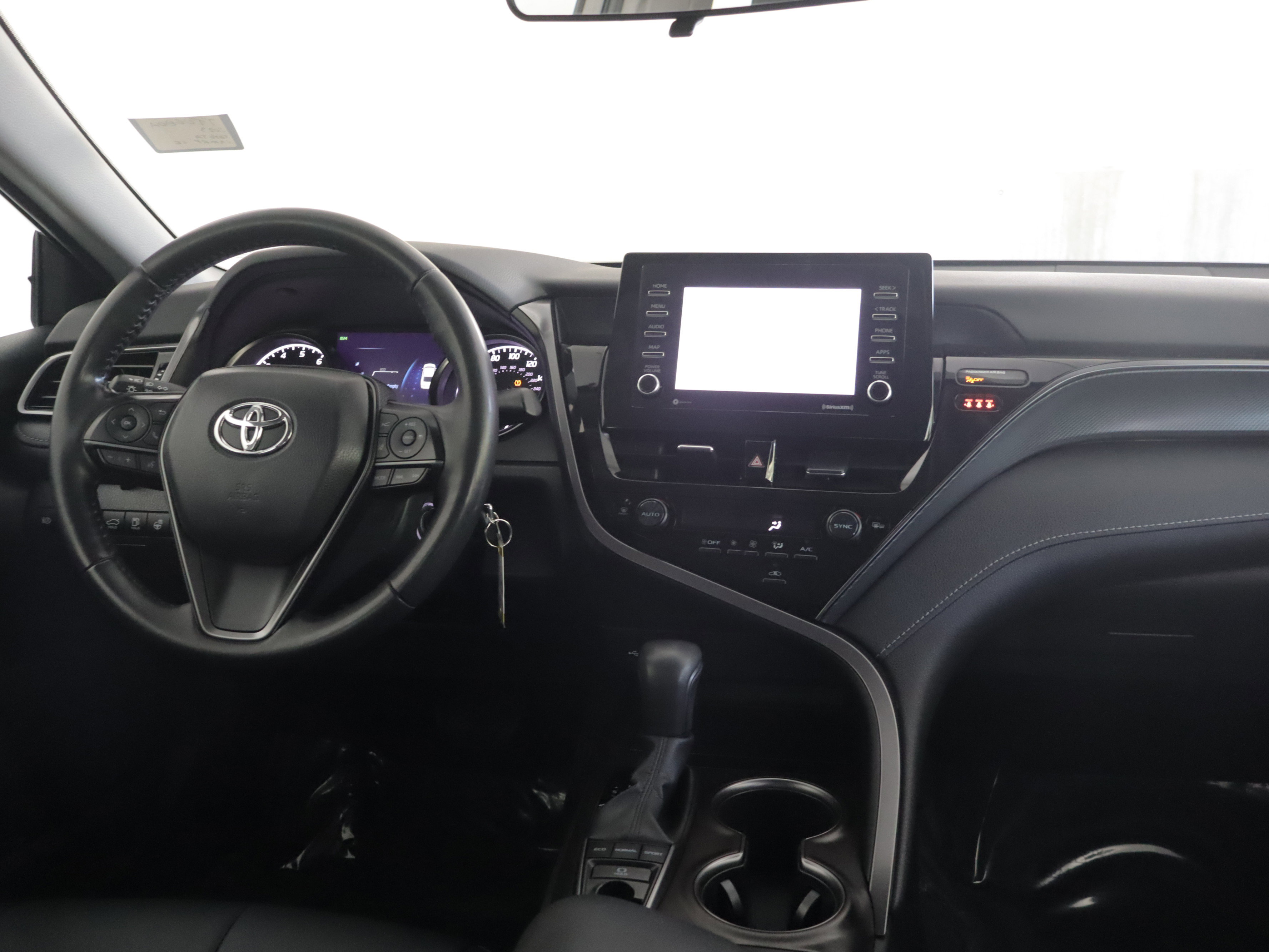 Used 2023 Toyota Camry SE w/ Cold Weather Package AWD/4WD image 2