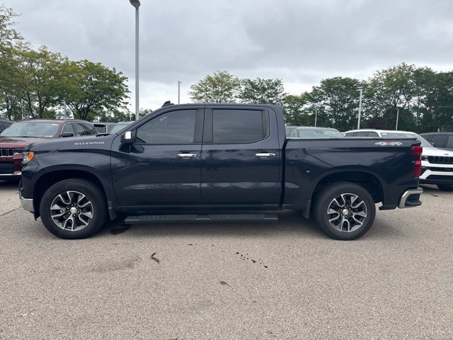 Used 2022 Chevrolet Silverado 1500 LT AWD/4WD image 2