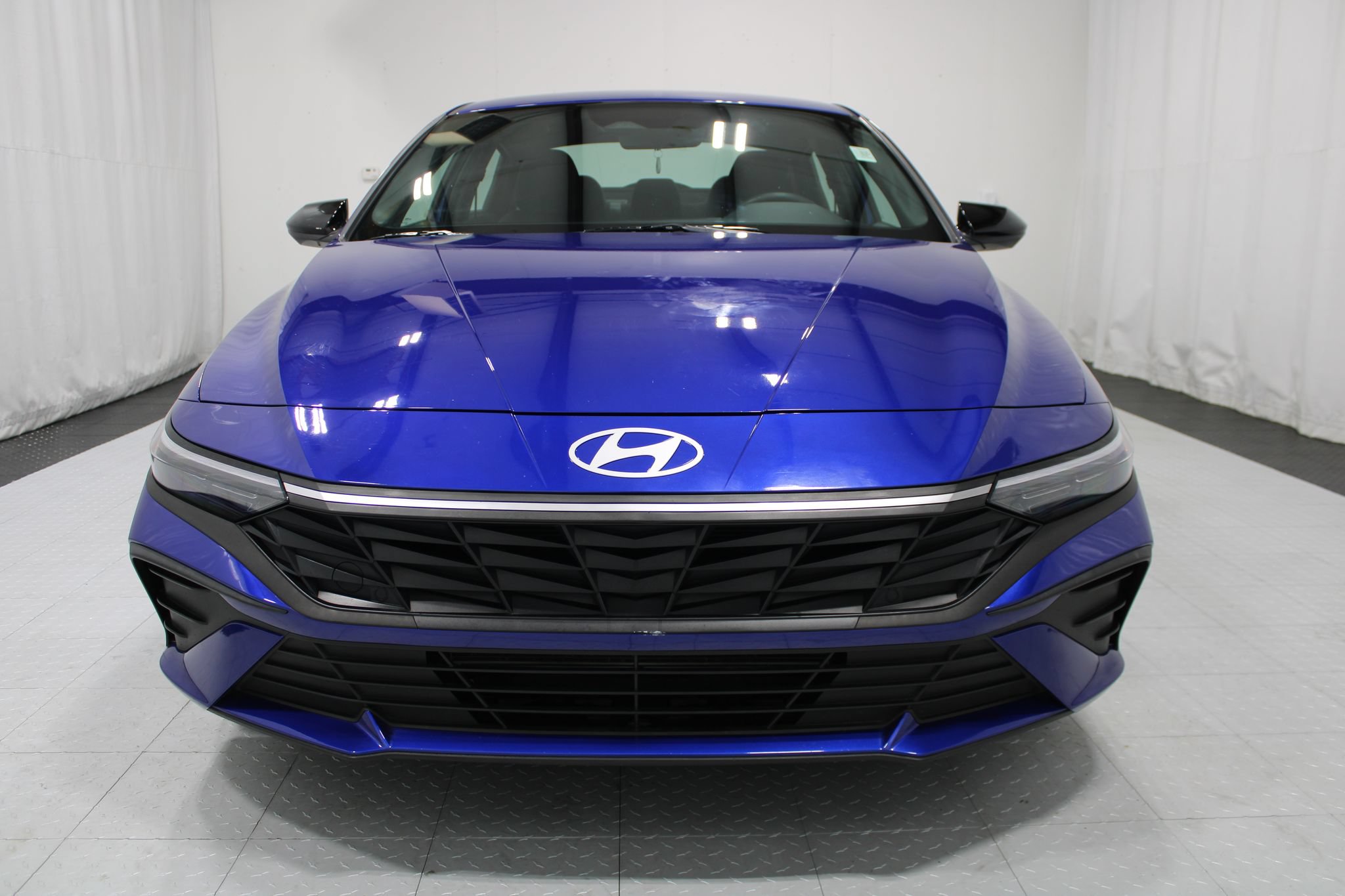 Used 2025 Hyundai Elantra Sport FWD image 3