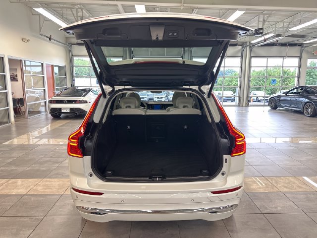 Used 2023 Volvo XC60 B5 Plus AWD/4WD image 24