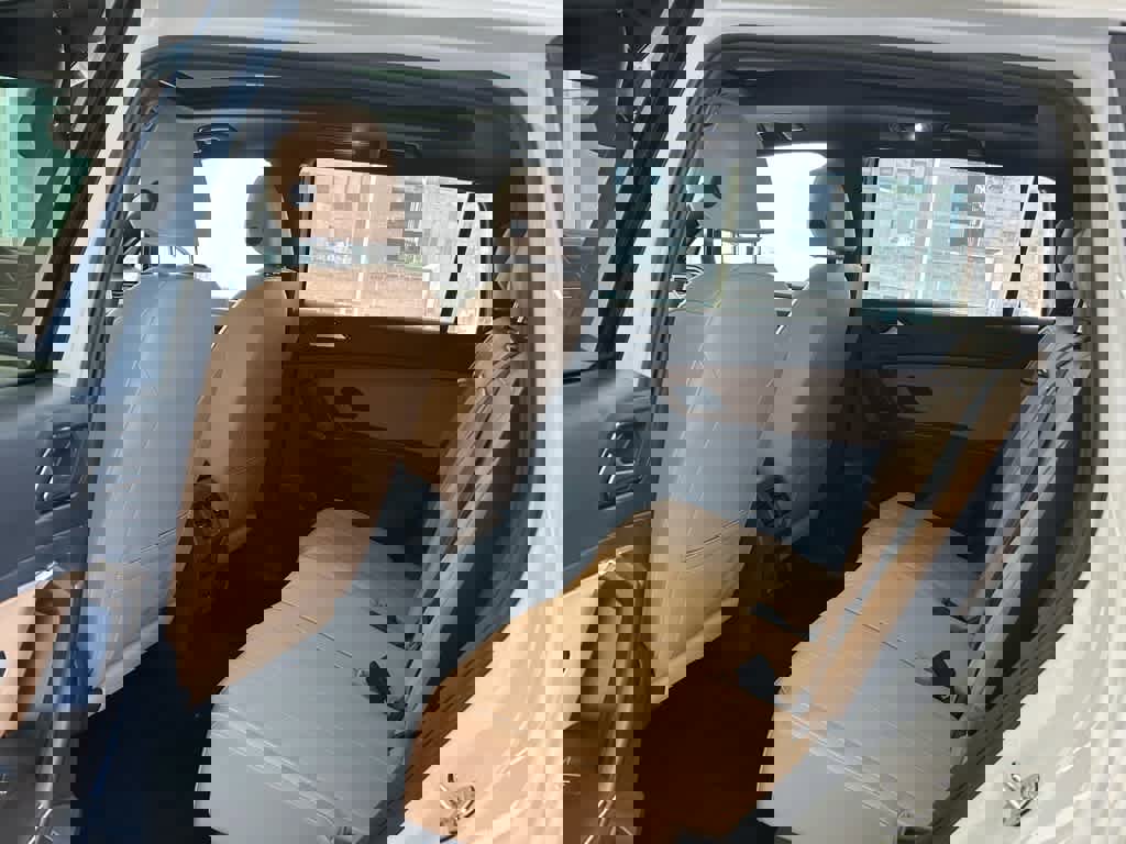 Certified 2023 Volkswagen Tiguan SE R-Line image 17