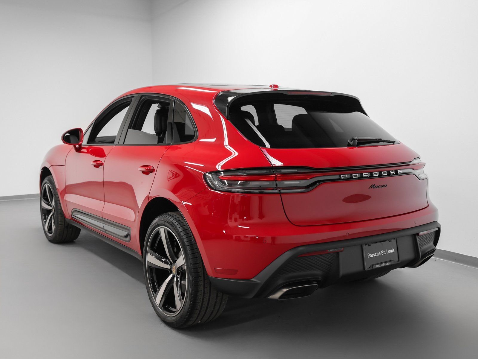 Certified 2026 Porsche Macan AWD/4WD image 3