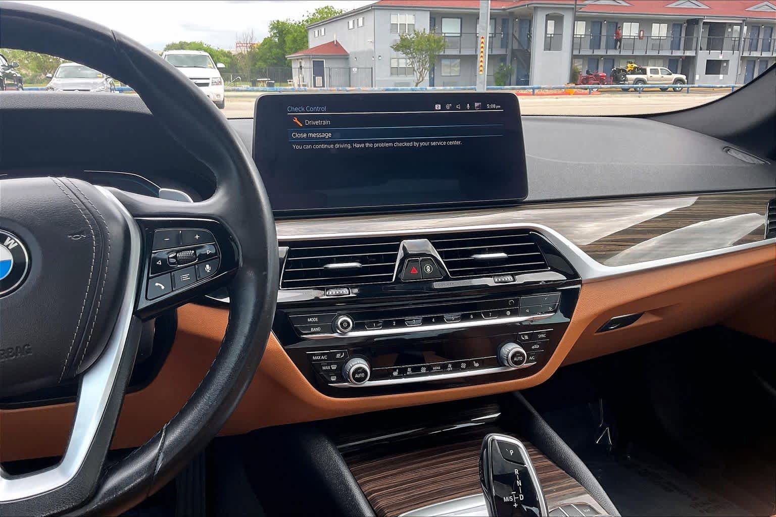 Used 2021 BMW 530e w/ Parking Assistance Package image 7