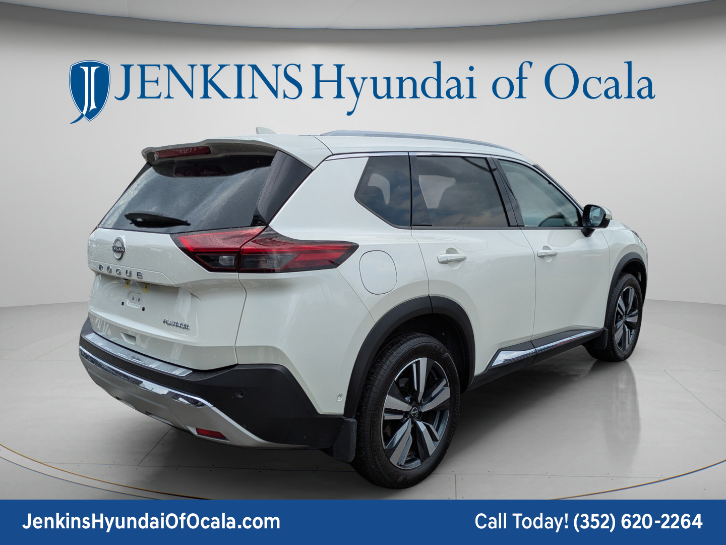 Used 2023 Nissan Rogue Platinum w/ Platinum Premium Package FWD image 3