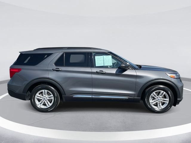 Used 2023 Ford Explorer XLT image 4