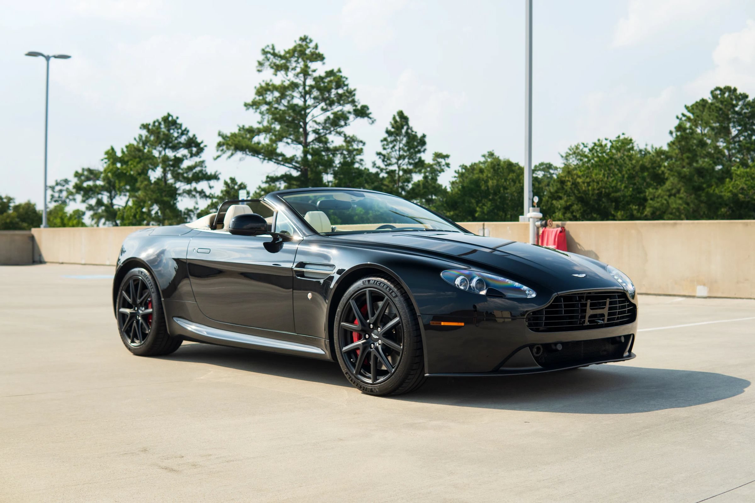 Used 2013 Aston Martin V8 Vantage Roadster RWD image 26