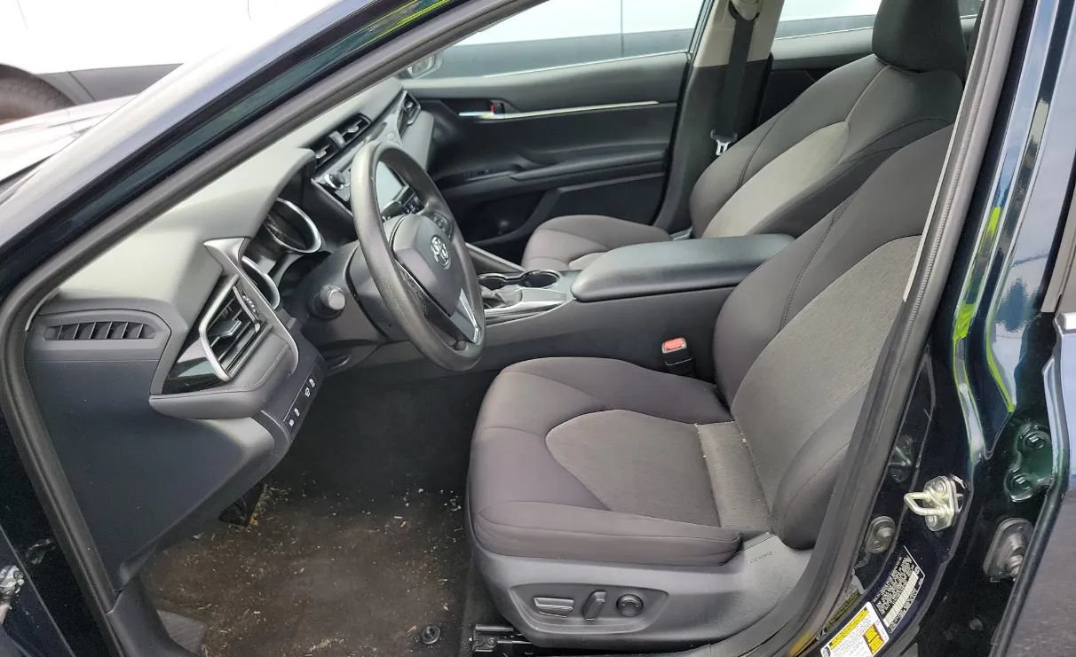 Used 2020 Toyota Camry LE FWD image 5