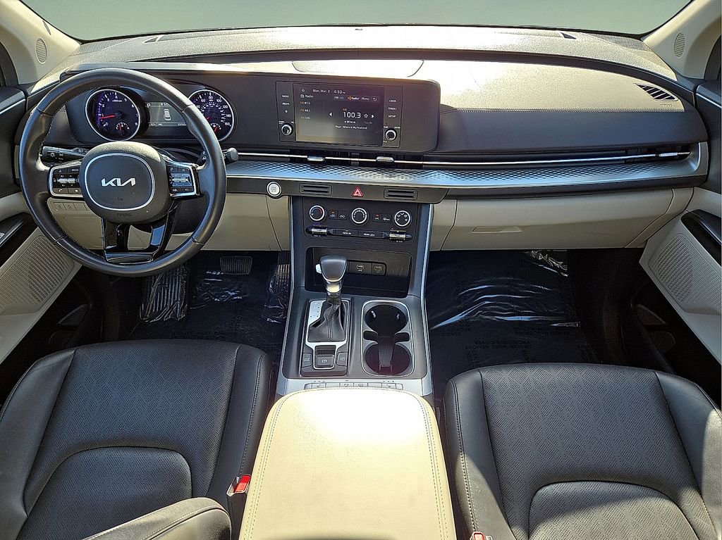 Used 2024 Kia Carnival LX image 16