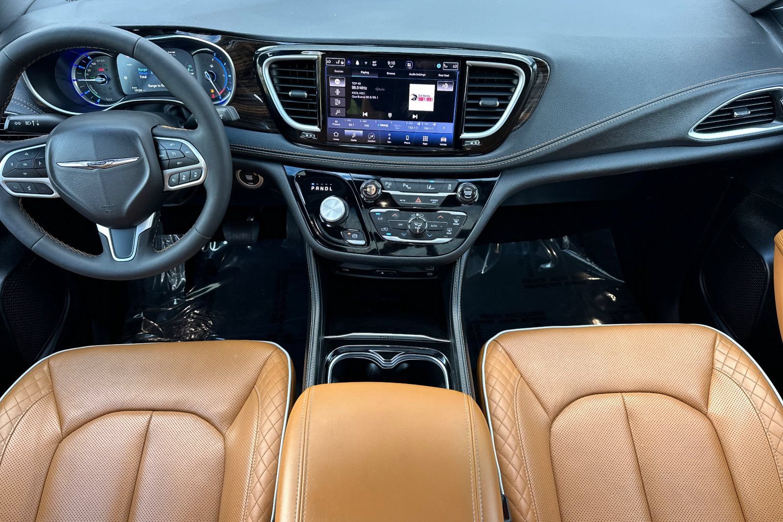 Used 2023 Chrysler Pacifica Pinnacle FWD image 12