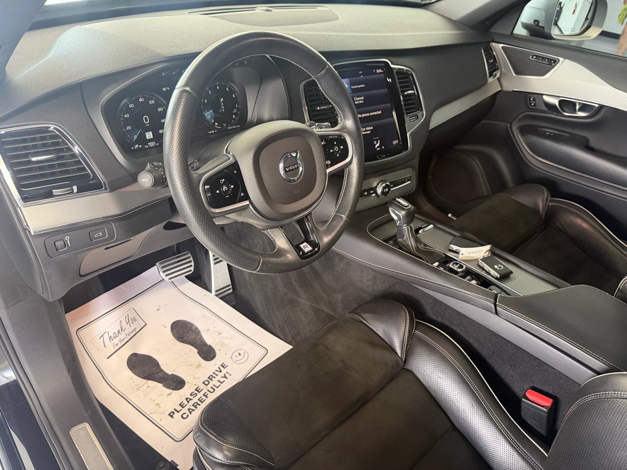Used 2017 Volvo XC90 T5 R-Design w/ Vision Package FWD image 9