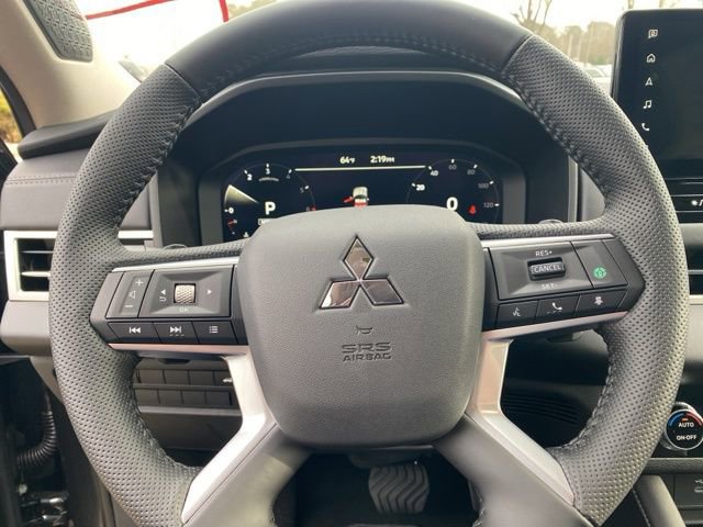 New 2025 Mitsubishi Outlander SE image 24