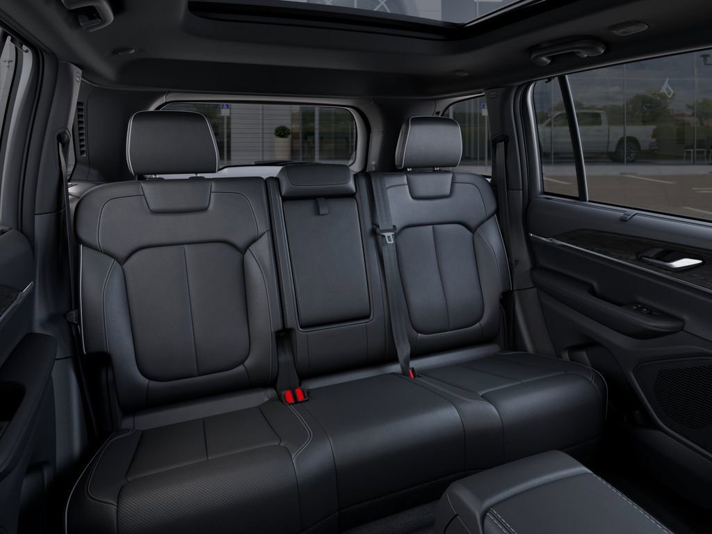 New 2025 Jeep Grand Cherokee Limited w/ Luxury Tech Group II image 18