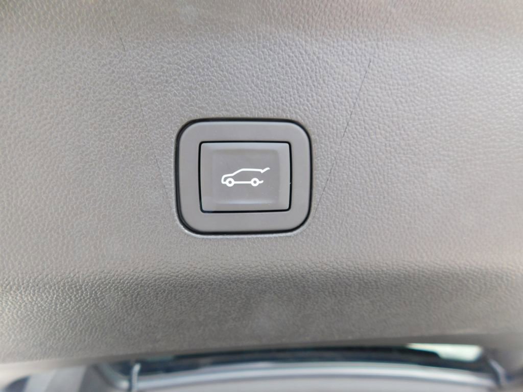 Used 2025 Chevrolet Suburban Premier image 27