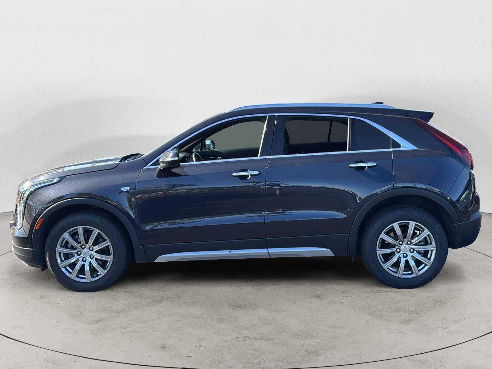 Used 2023 Cadillac XT4 Premium Luxury image 3