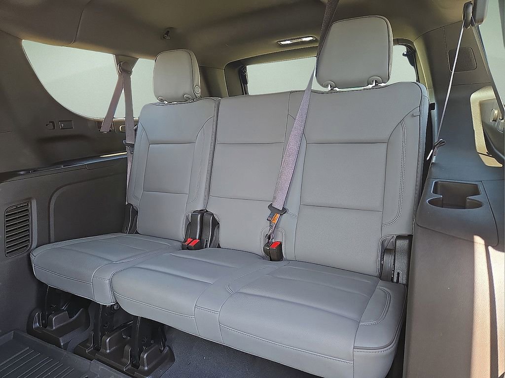 Used 2022 GMC Yukon XL SLT w/ SLT Luxury Package image 16