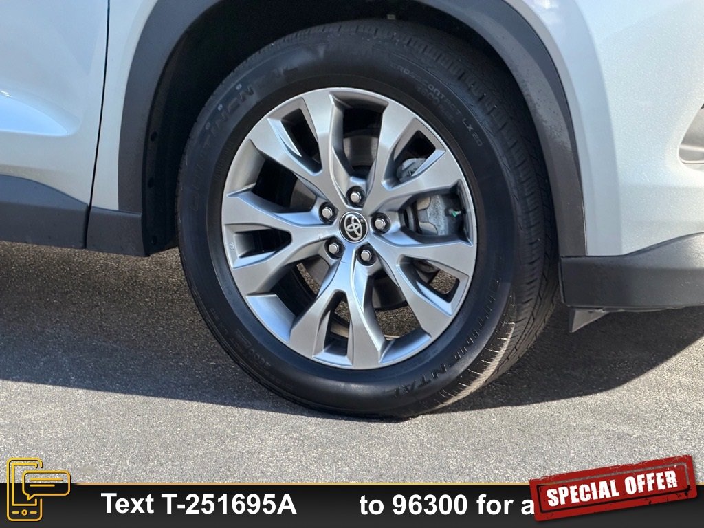 Used 2024 Toyota Grand Highlander Limited image 29