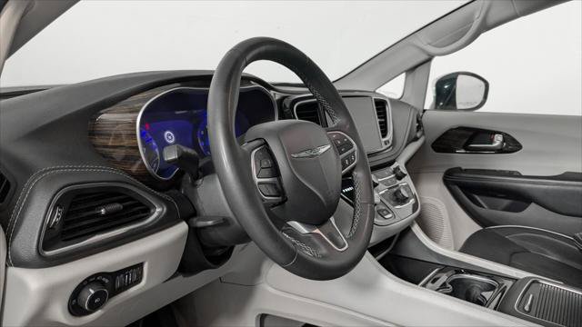 Used 2023 Chrysler Pacifica Limited FWD image 26
