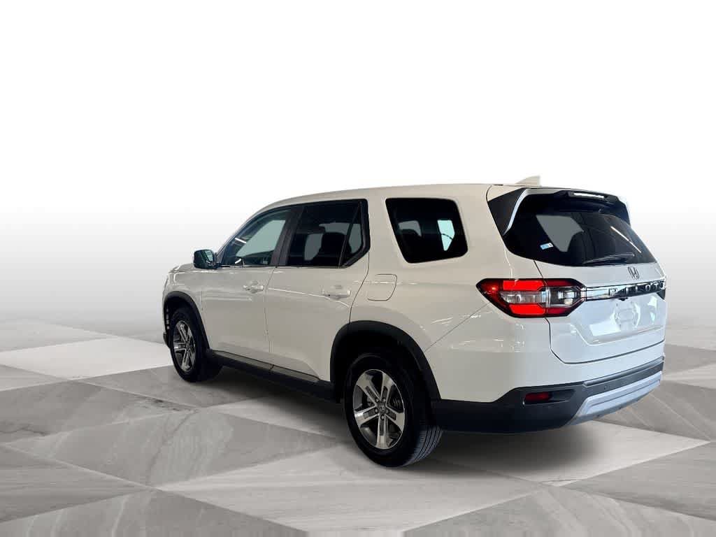 Used 2025 Honda Pilot EX-L image 6
