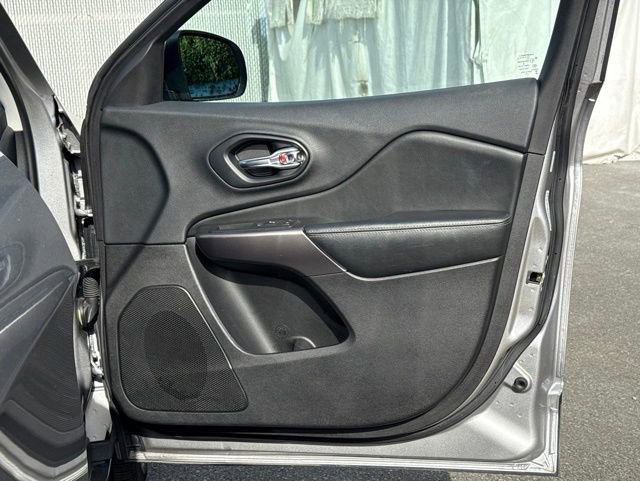 Used 2019 Jeep Cherokee Limited AWD/4WD image 10