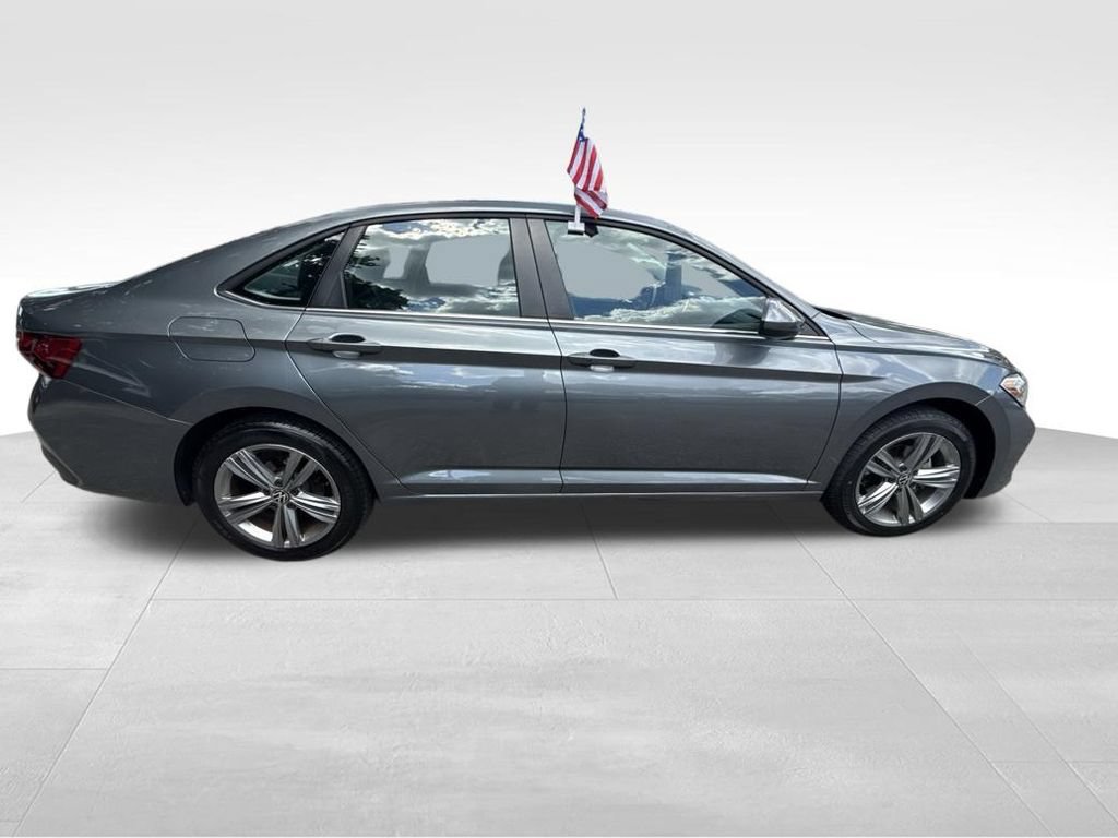 Used 2024 Volkswagen Jetta SE FWD image 7